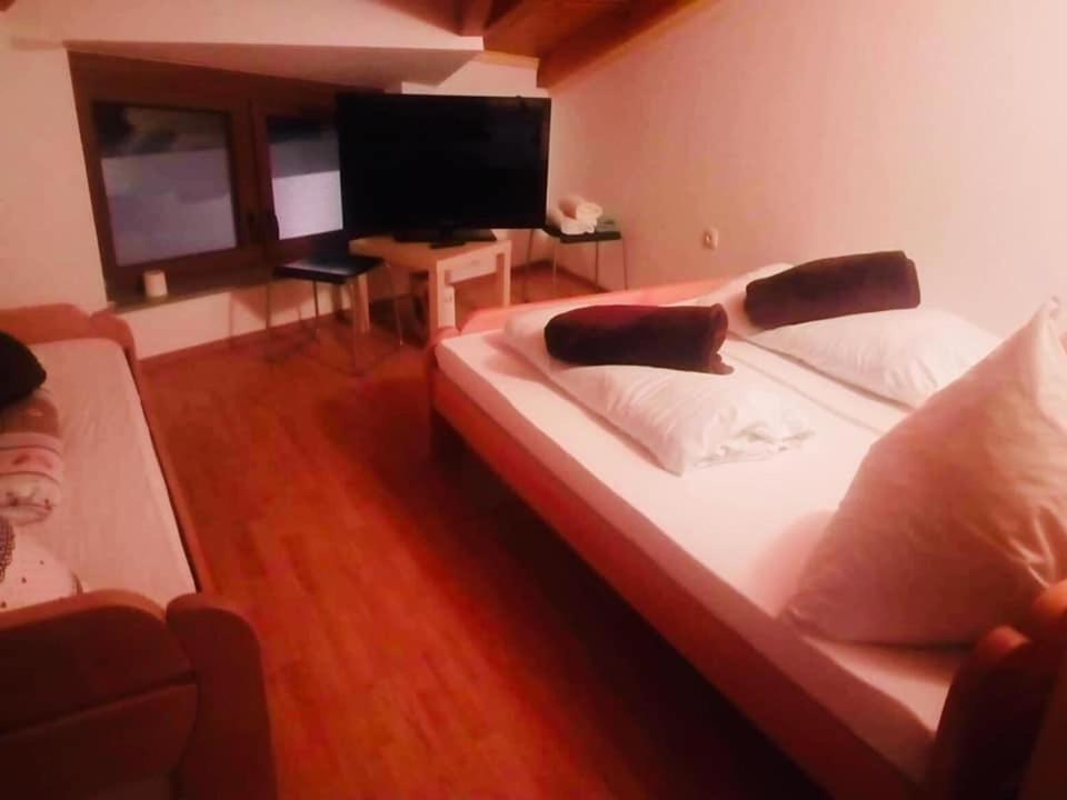 Omladinski Hotel Rostovo بوغوينو المظهر الخارجي الصورة