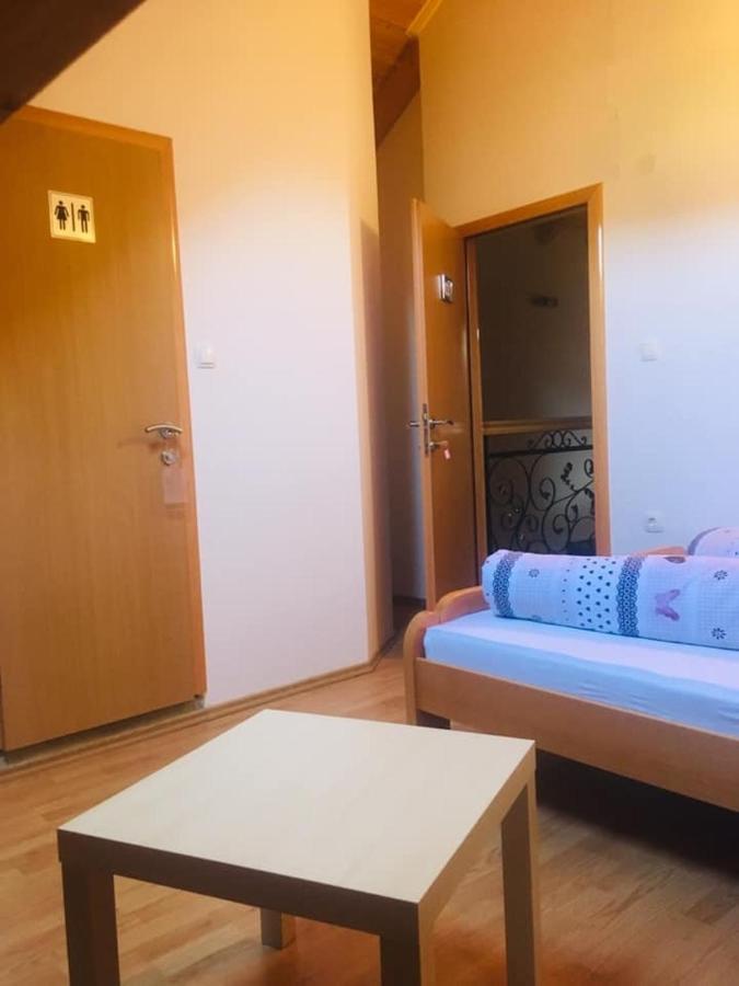 Omladinski Hotel Rostovo بوغوينو المظهر الخارجي الصورة